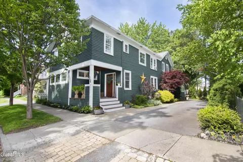 24 Walnut St, Saratoga Springs, NY 12866