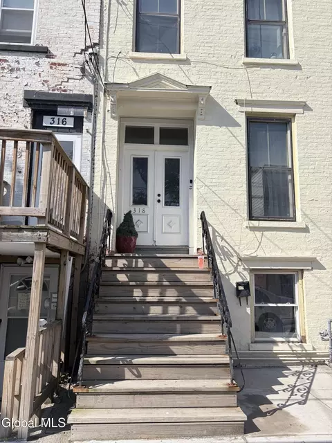 318 1st St, Albany, NY 12206