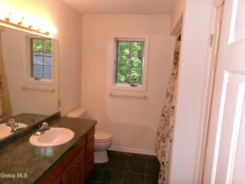 Bath - 15 Pinecrest Dr, Schenectady, NY 12309 photo 4 of 15