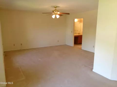 Living - 15 Pinecrest Dr, Schenectady, NY 12309 photo 12 of 12