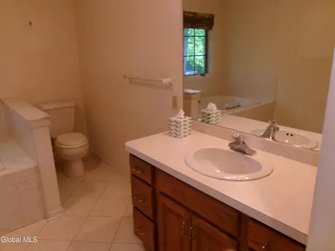 Bath - 15 Pinecrest Dr, Schenectady, NY 12309 photo 13 of 15