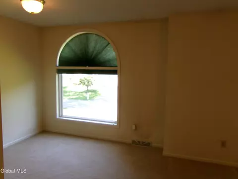 Bedroom - 15 Pinecrest Dr, Schenectady, NY 12309 photo 3 of 13