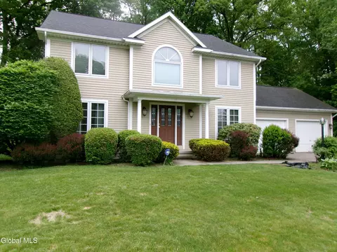 Exterior - 15 Pinecrest Dr, Schenectady, NY 12309 photo 3 of 11