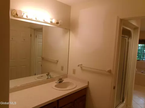 Bath - 15 Pinecrest Dr, Schenectady, NY 12309 photo 12 of 15