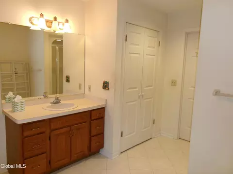 Bath - 15 Pinecrest Dr, Schenectady, NY 12309 photo 11 of 15