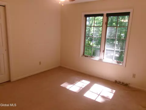 Bedroom - 15 Pinecrest Dr, Schenectady, NY 12309 photo 9 of 13