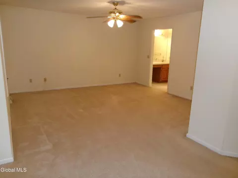 Living - 15 Pinecrest Dr, Schenectady, NY 12309 photo 10 of 12