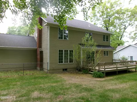 Exterior - 15 Pinecrest Dr, Schenectady, NY 12309 photo 8 of 11