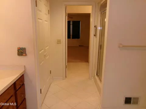 Bath - 15 Pinecrest Dr, Schenectady, NY 12309 photo 8 of 15