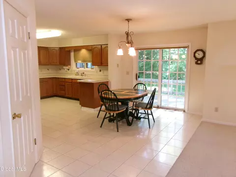 Dining - 15 Pinecrest Dr, Schenectady, NY 12309 photo 7 of 15