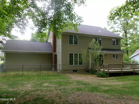 Exterior - 15 Pinecrest Dr, Schenectady, NY 12309 photo 6 of 11