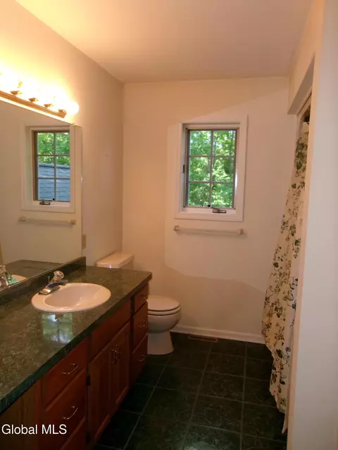 Bath - 15 Pinecrest Dr, Schenectady, NY 12309 photo 3 of 15