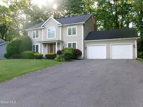 Exterior - 15 Pinecrest Dr, Schenectady, NY 12309 photo 5 of 11