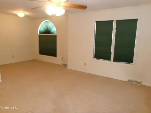 Living - 15 Pinecrest Dr, Schenectady, NY 12309 photo 8 of 12