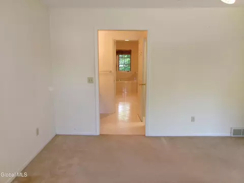 Bedroom - 15 Pinecrest Dr, Schenectady, NY 12309 photo 4 of 13