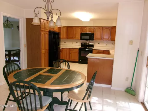 Kitchen - 15 Pinecrest Dr, Schenectady, NY 12309 photo 2 of 8
