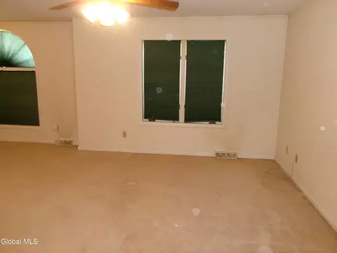 Living - 15 Pinecrest Dr, Schenectady, NY 12309 photo 7 of 12