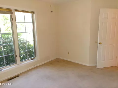 Bedroom - 15 Pinecrest Dr, Schenectady, NY 12309 photo 2 of 13