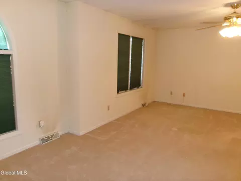 Living - 15 Pinecrest Dr, Schenectady, NY 12309 photo 9 of 12