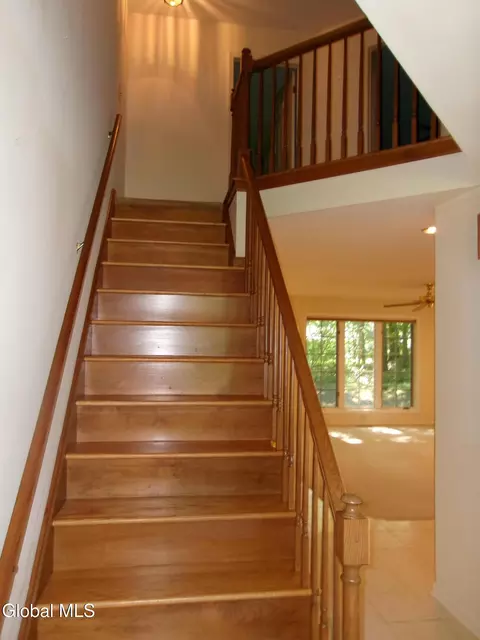 Entry Way - 15 Pinecrest Dr, Schenectady, NY 12309 photo 5 of 7