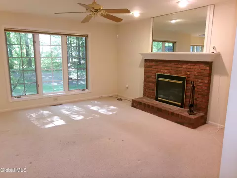 Living - 15 Pinecrest Dr, Schenectady, NY 12309 photo 6 of 12