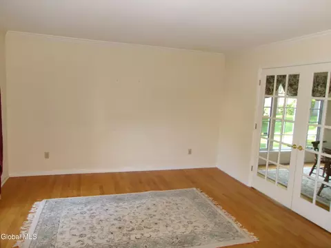 Living - 15 Pinecrest Dr, Schenectady, NY 12309 photo 3 of 12