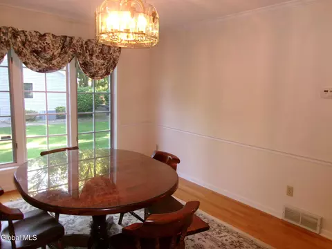 Dining - 15 Pinecrest Dr, Schenectady, NY 12309 photo 11 of 15