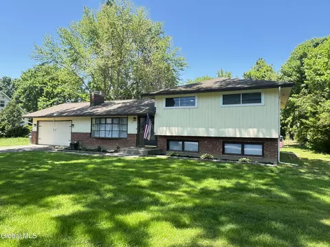14 Rosemere Rd, Ballston Lake, NY 12019