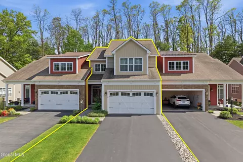 11 Macoun Dr # B, Clifton Park, NY 12065