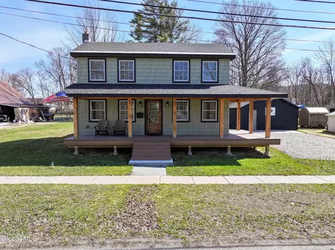 46 Water St, Ticonderoga, NY 12883