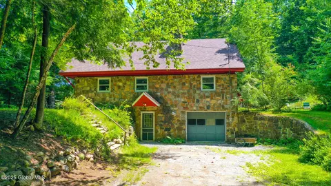 155 Bowen Hill Rd, Warrensburg, NY 12885