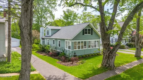 15 Burhans Pl, Delmar, NY 12054