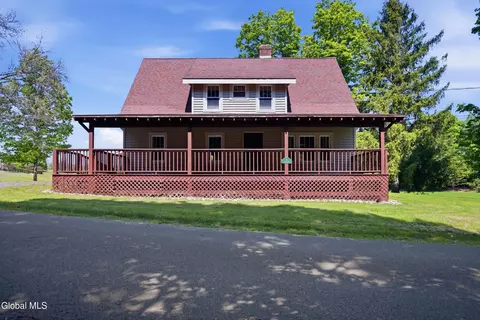 4 Tyler Way, West Sand Lake, NY 12196