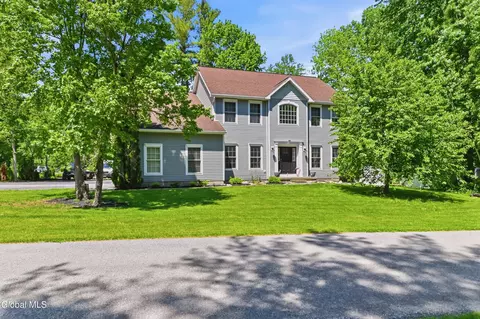 2 Magnolia Ln, Ballston Lake, NY 12019