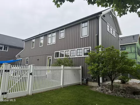 75 S Franklin St, Saratoga Springs, NY 12866