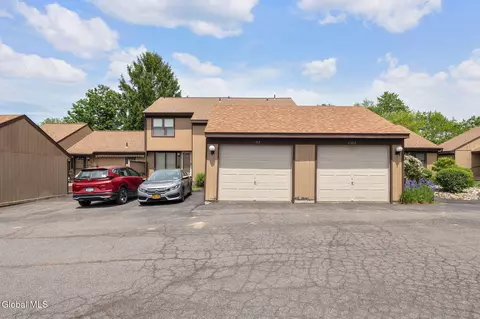 1503 Huntington Ct, East Greenbush, NY 12061