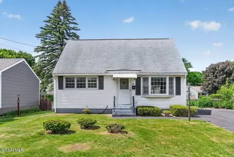 48 Munro Ct, Troy, NY 12180