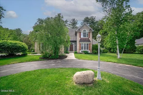 27 Arrowhead Rd, Saratoga Springs, NY 12866