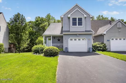 96 Cooks Ct, Halfmoon, NY 12188