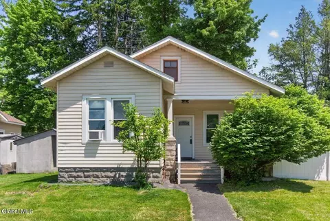 2 Woodlawn Ter, Delmar, NY 12054