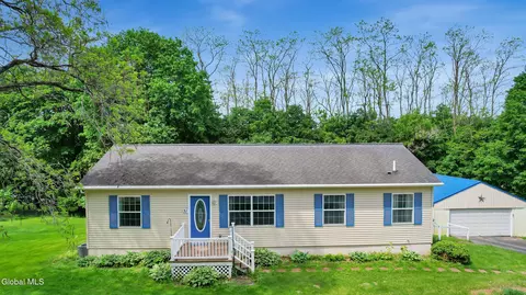 31 Oak St, Hoosick Falls, NY 12090