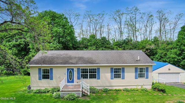 31 Oak St, Hoosick Falls, NY 12090