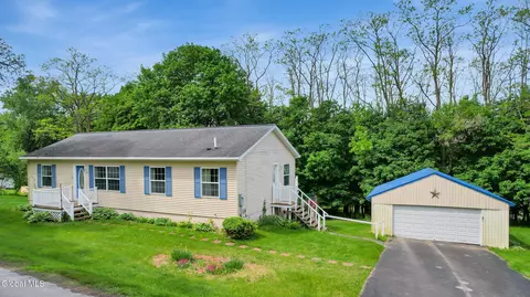 31 Oak St, Hoosick Falls, NY 12090