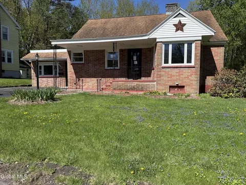18 Bellevue Ave, Gloversville, NY 12078