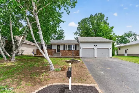 12 Winifred Dr, Albany, NY 12205