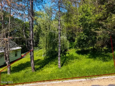 4 Laura St, Amsterdam, NY 12010