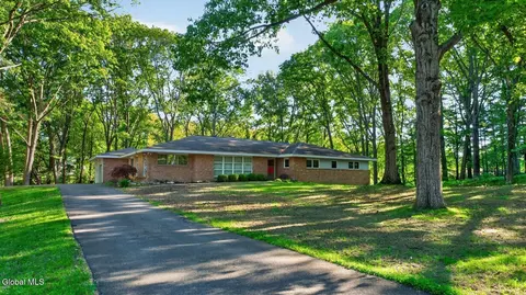 15 N Sage Hill Ln, Menands, NY 12204