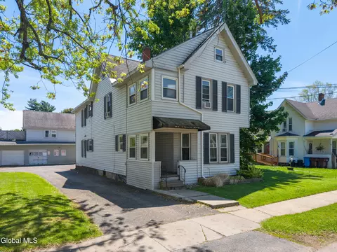 94 3rd Ave, Gloversville, NY 12078