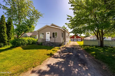 3234 Franklin St, Rotterdam, NY 12306
