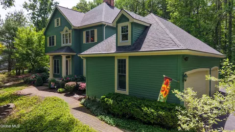 2757 Doelner Cir, Castleton On Hudson, NY 12033
